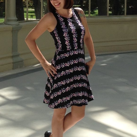 COPY - H&M Floral dress - Picture 2 of 9